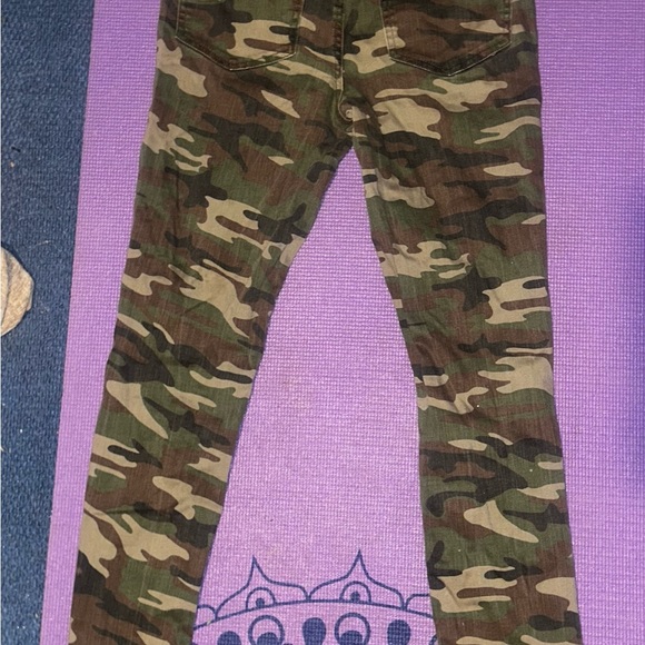 Forever 21 camo jeans - Picture 5 of 5